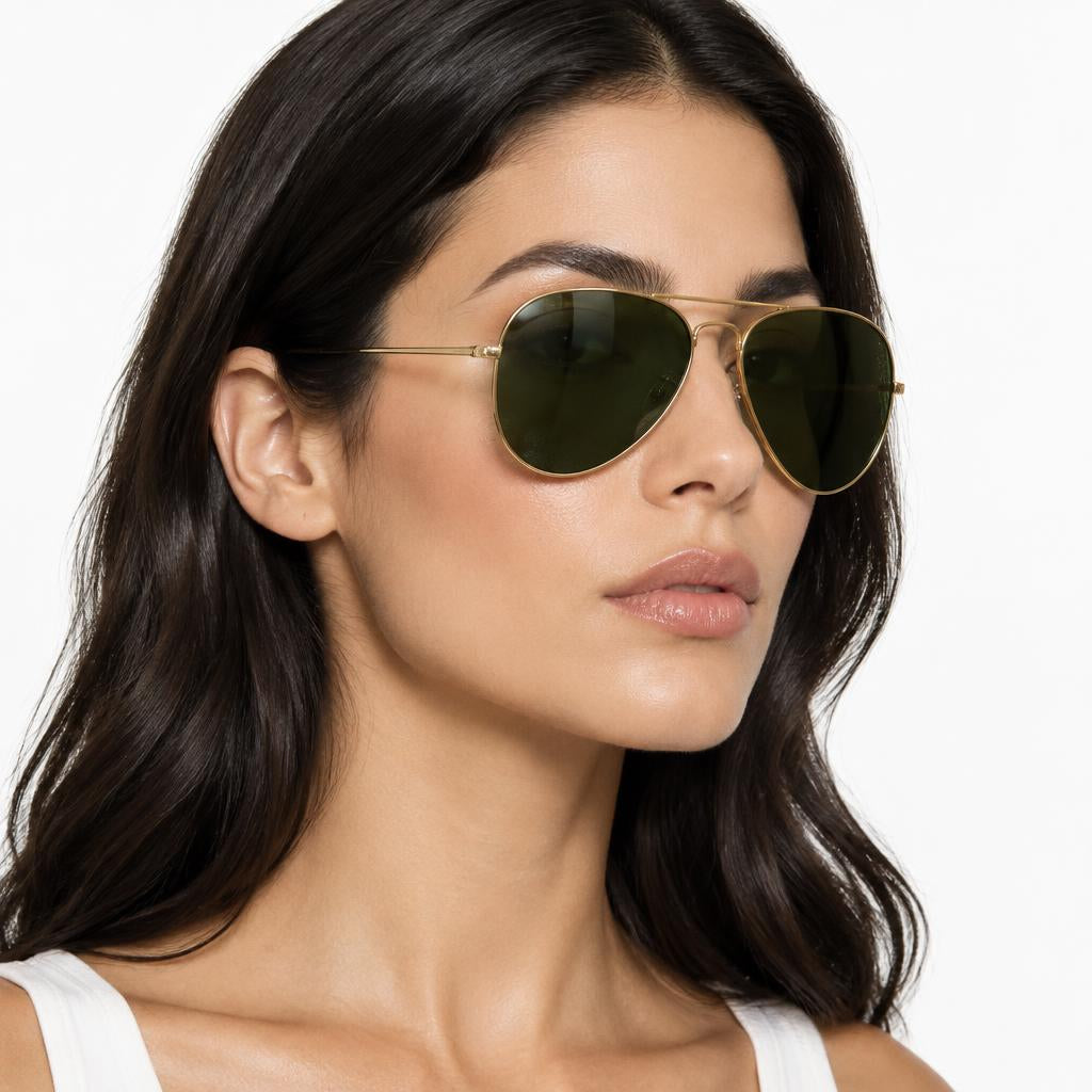 Modelo usando Anteojos de Sol Aero Gold